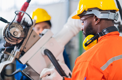 Maintenance : Réparation et Entretien des Équipements Industriels